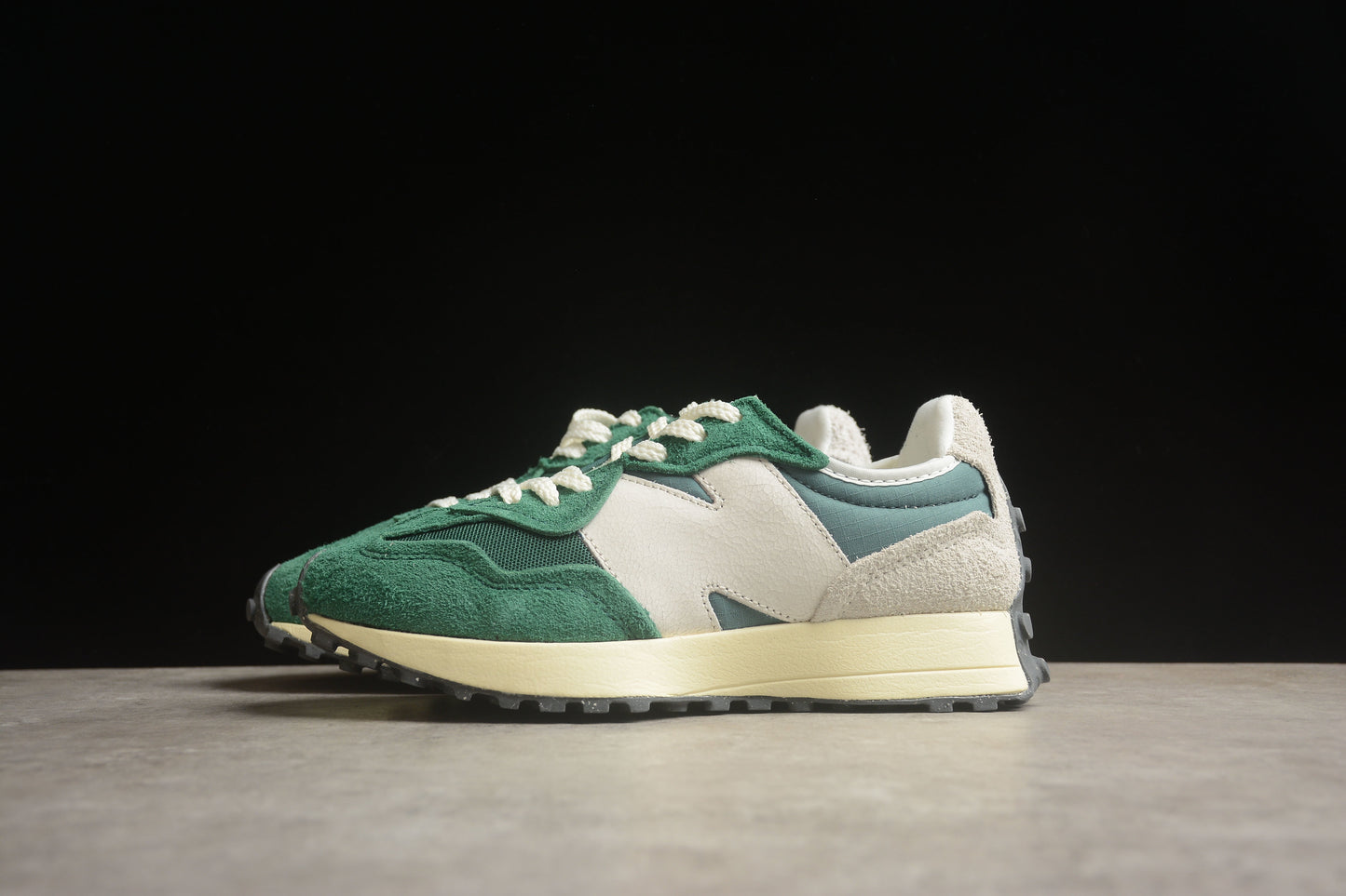 NB 327 verde e branco