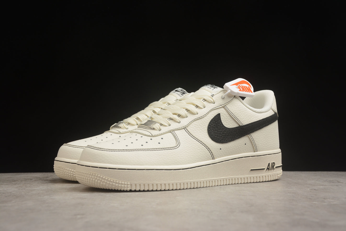 Air Force 1 Low osso-claro e preto