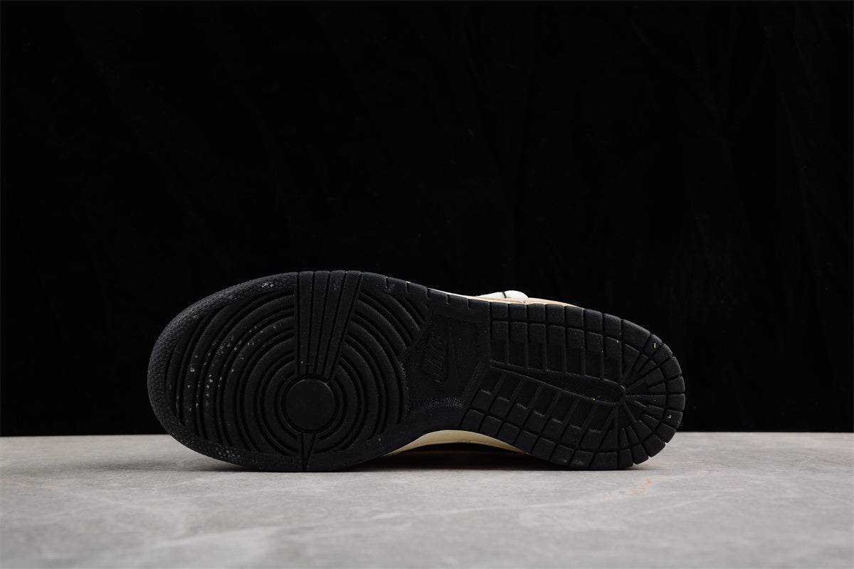 Dunk Low preto, creme e rosa pastel