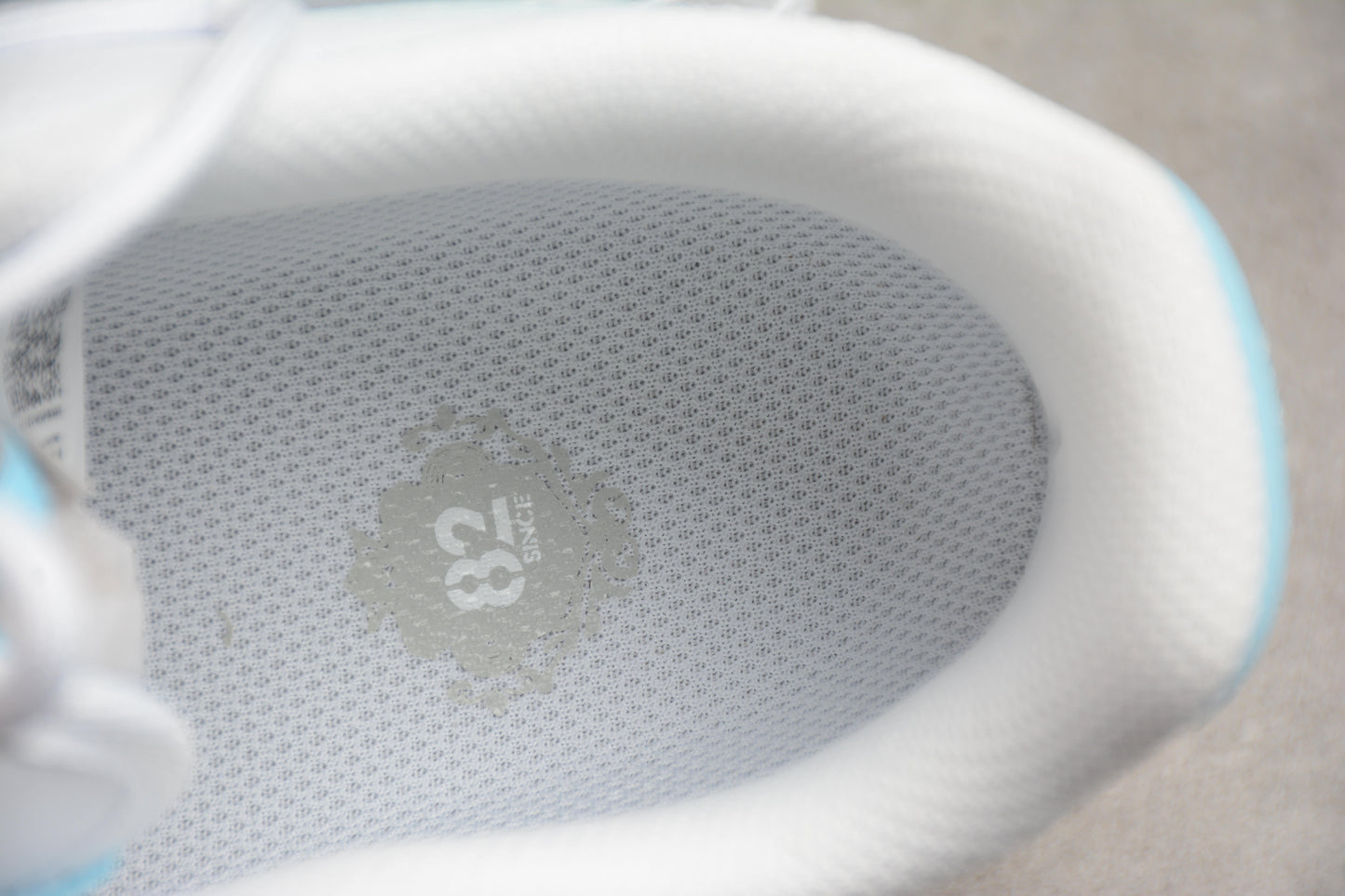 Air Force 1 Low “Love Real” branco e azul-celeste