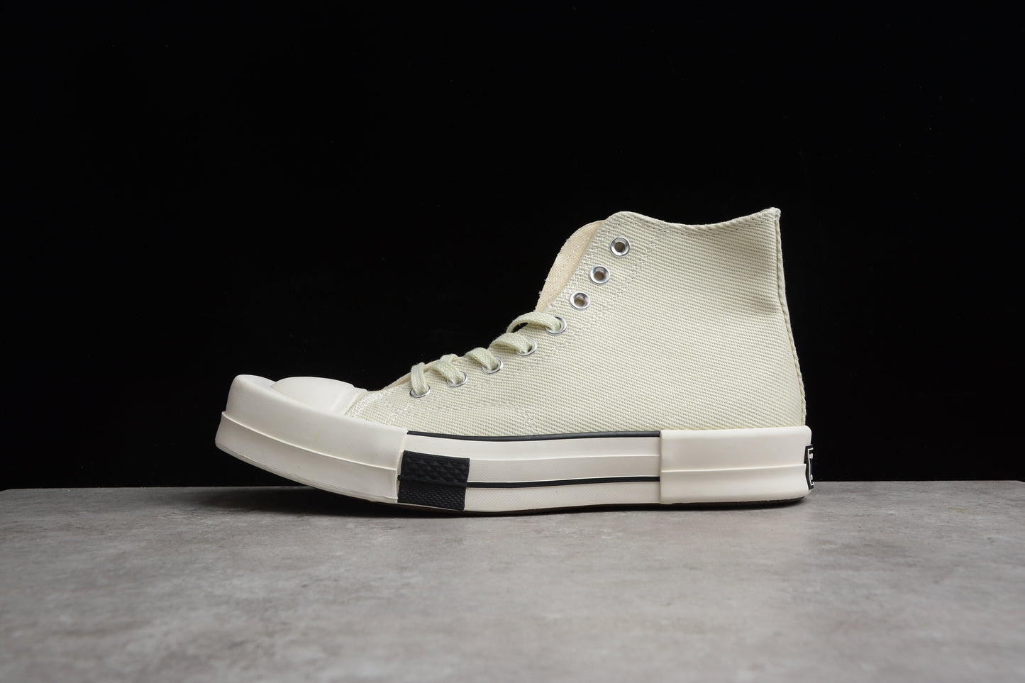 Chuck 70 Plus HI branco e preto