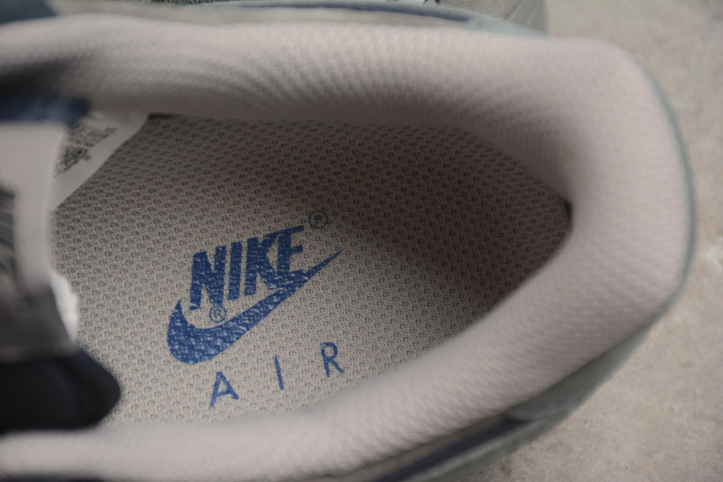 Air Force 1 Low Happy Drip / Camurça cinza