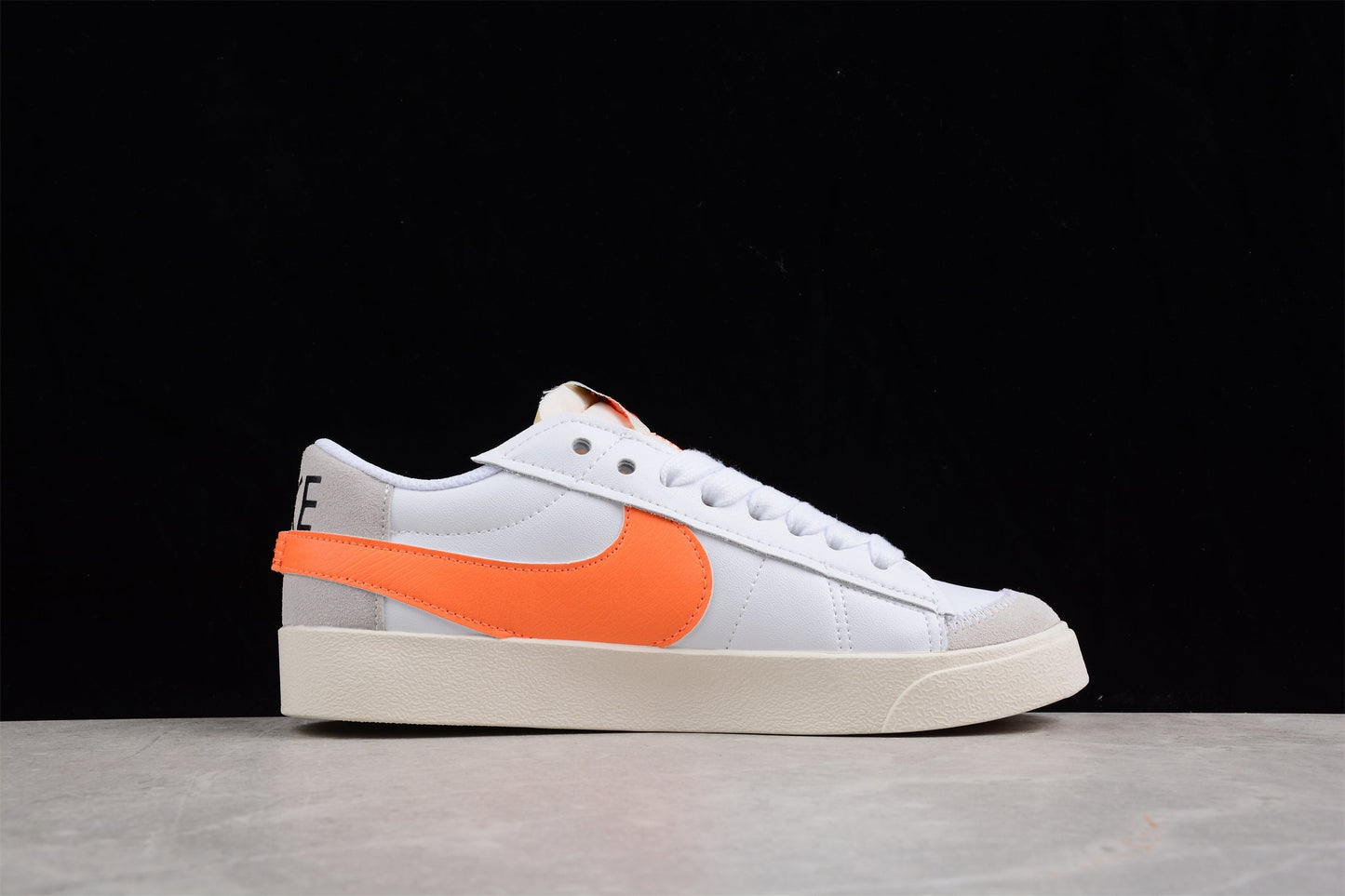 Blazer Low ’77 branco e laranja