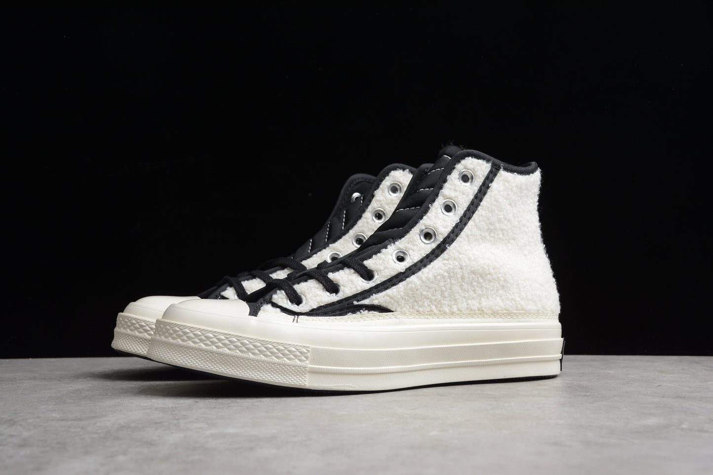 Chuck 70 HI Sherpa branco, preto e egret