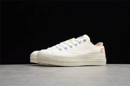 Chuck Taylor All Star Rainbow Plataforma Low branco e creme