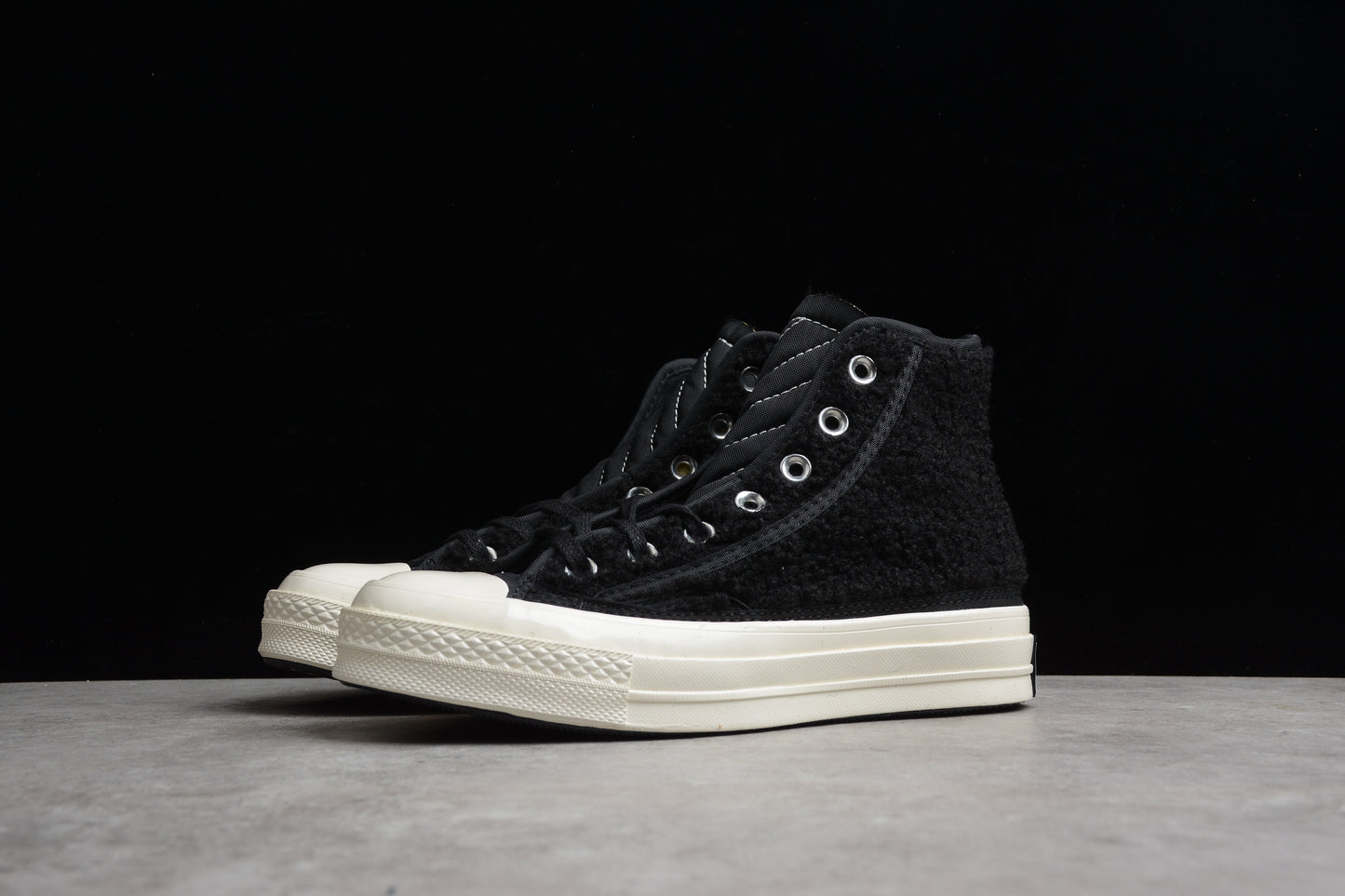 Chuck 70 HI Sherpa preto, branco e egret