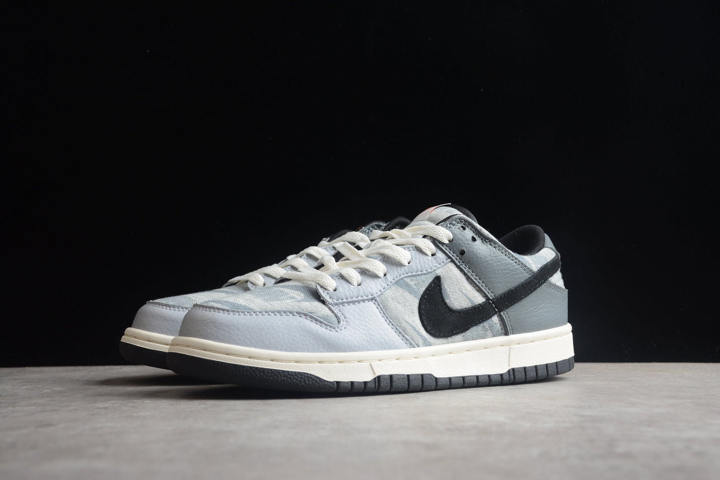 Dunk Low cinza e off-noir