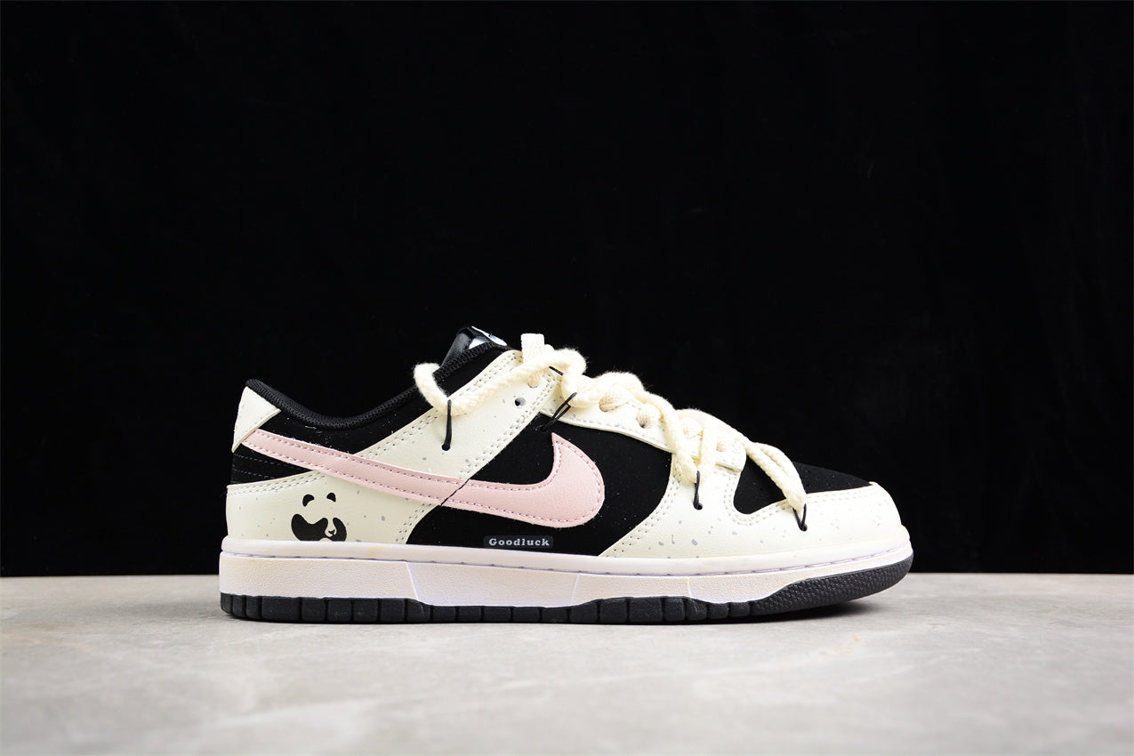 Dunk Low branco osso, preto e rosa