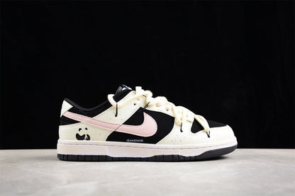 Dunk Low branco osso, preto e rosa