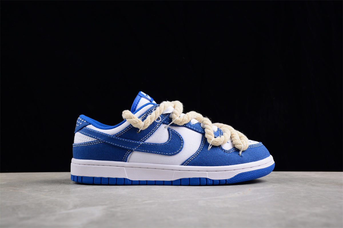 Dunk Low SB azul e branco