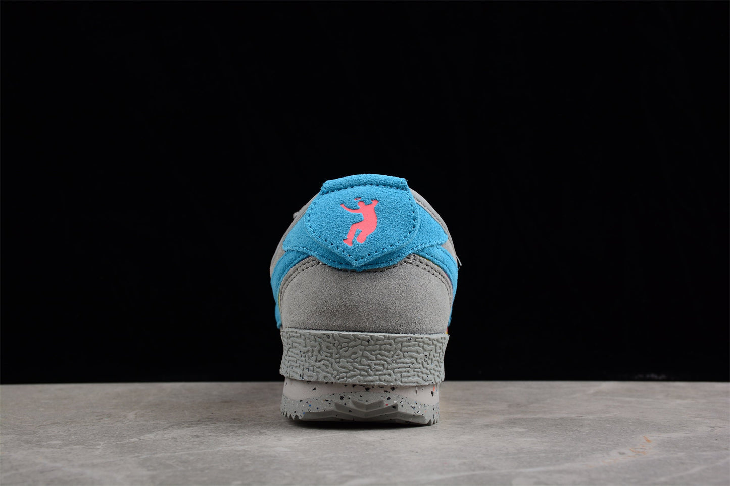 Cortez x Union LA cinzento, azul, amarelo e rosa