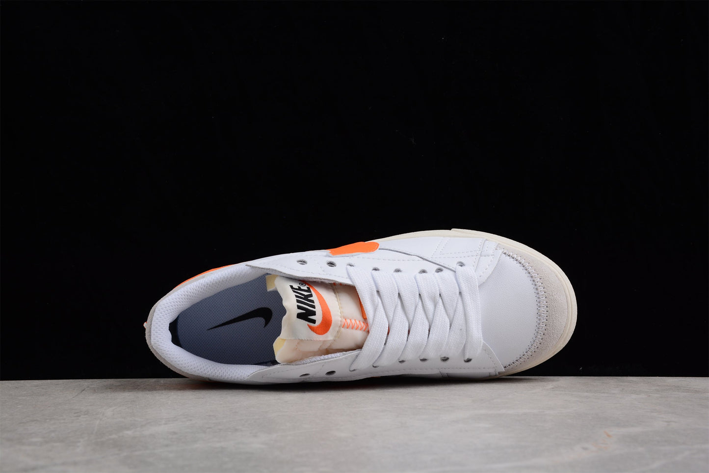 Blazer Low ’77 branco e laranja