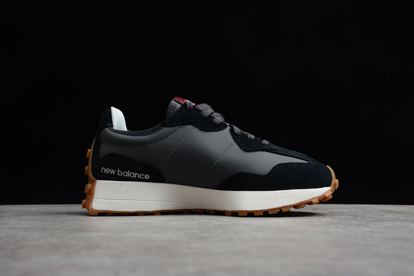 NB 327 preto e branco-off