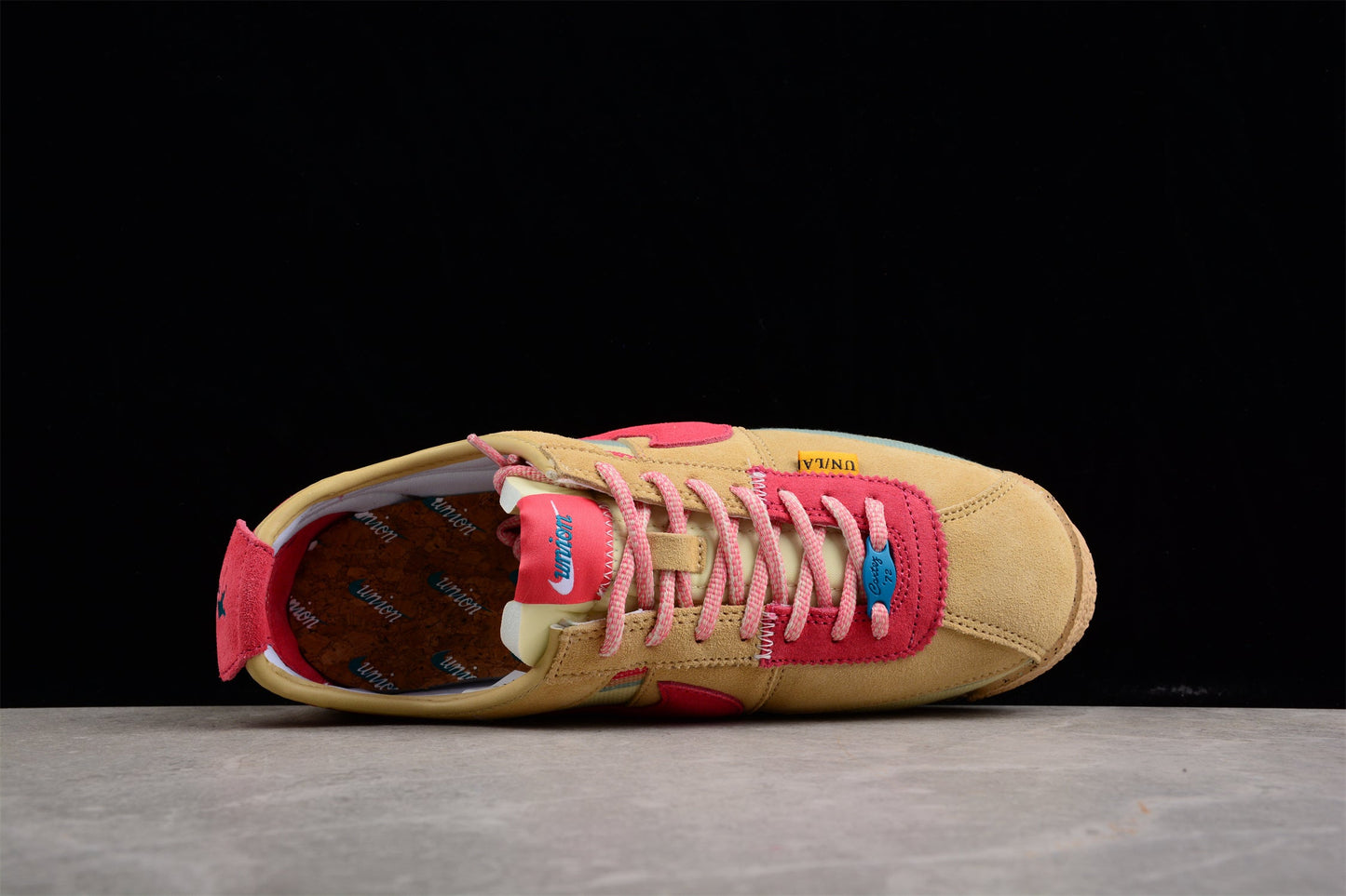 Cortez x Union LA bege, vermelho e verde-oliva