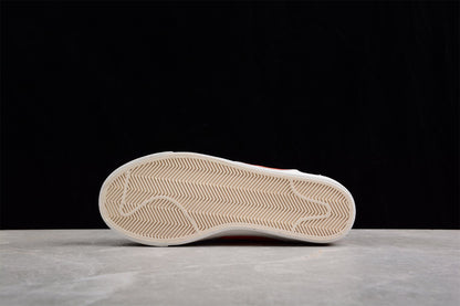 Blazer Low ’77 branco, azul e vermelho