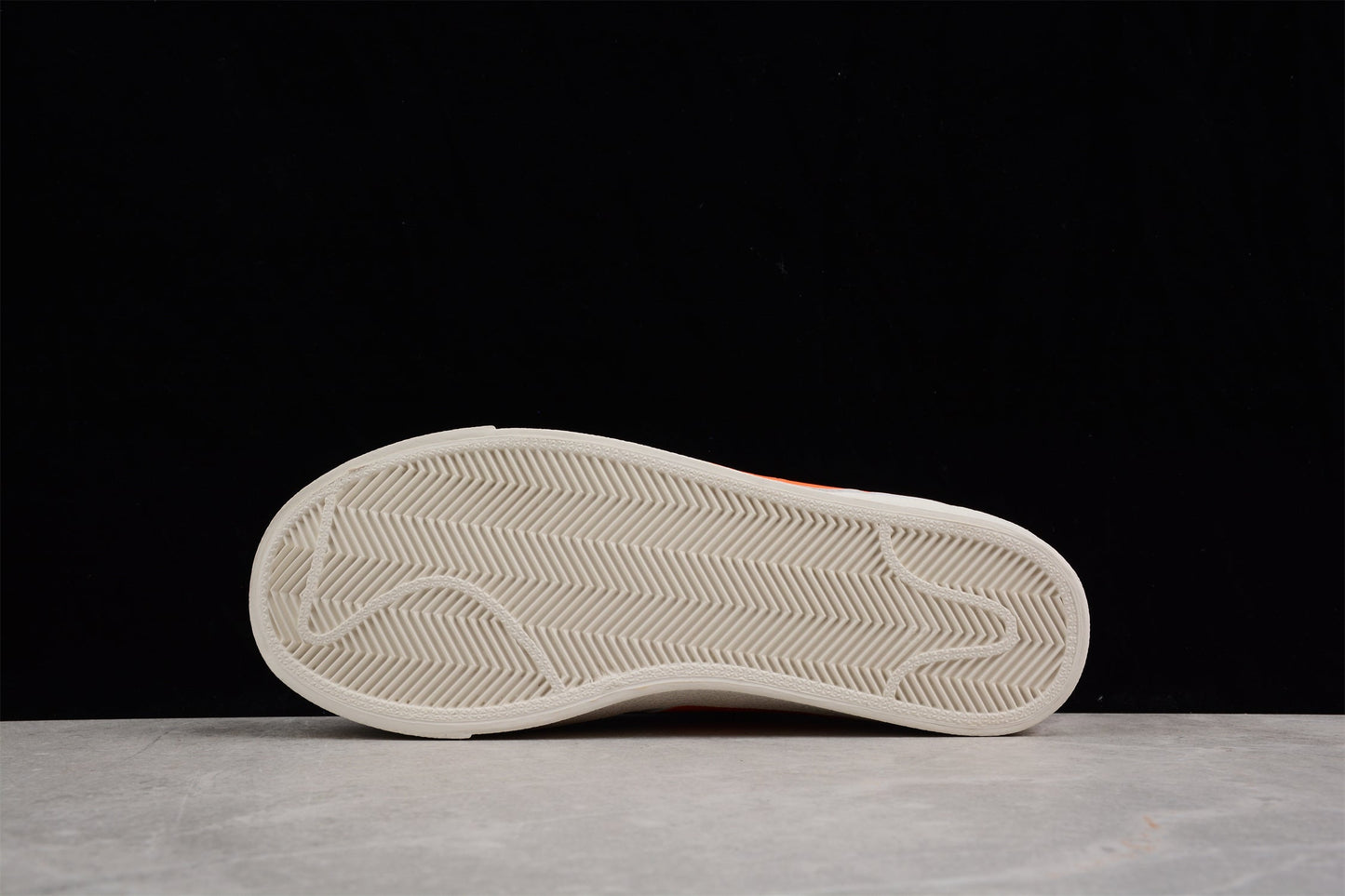 Blazer Low ’77 branco e laranja