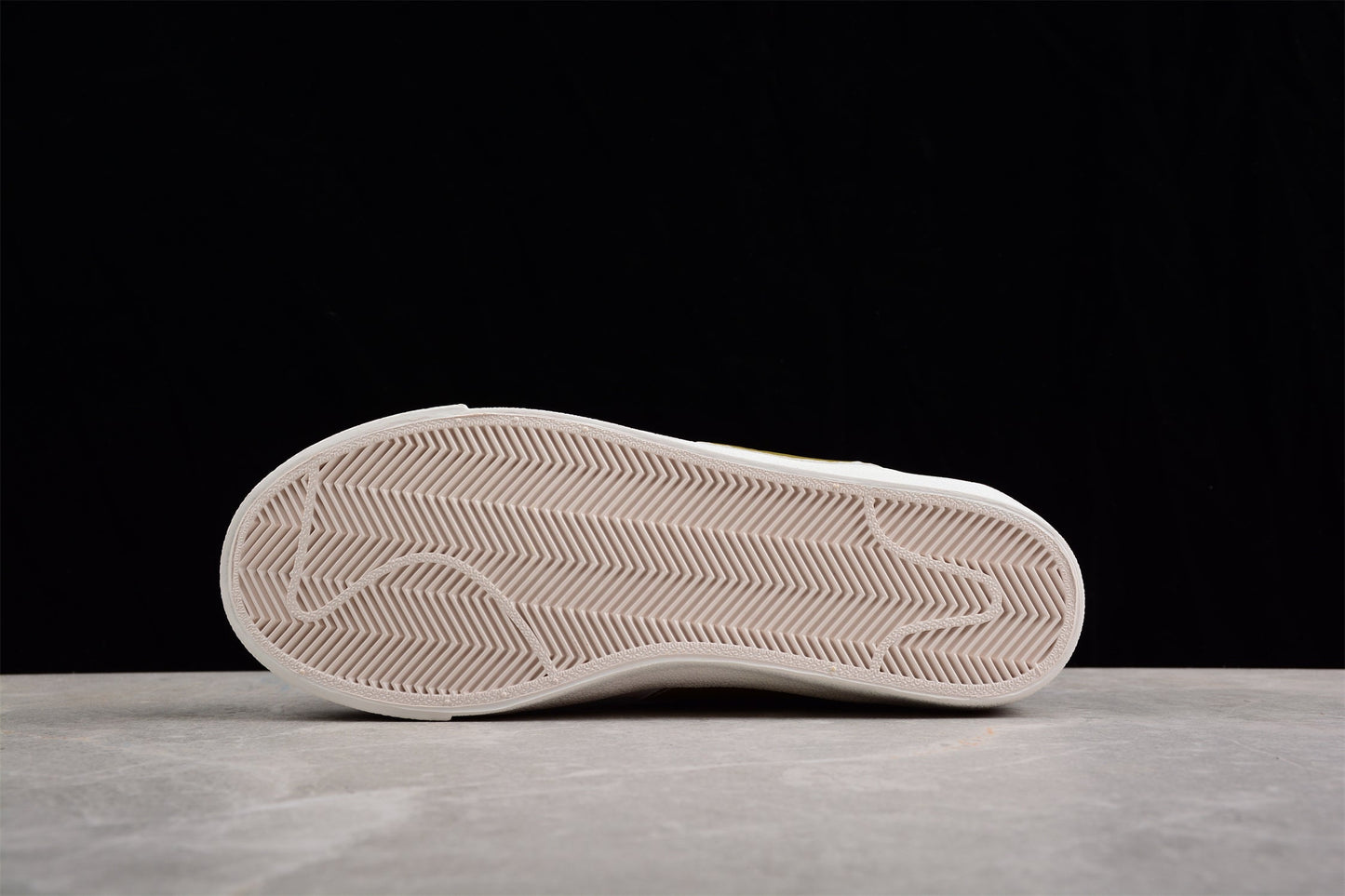 Blazer Low ’77 branco e dourado