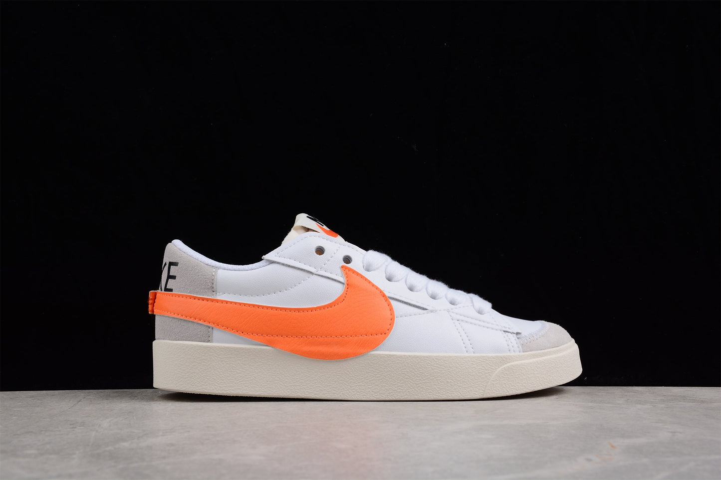 Blazer Low ’77 branco e laranja