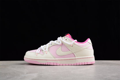 Dunk Low branco e rosa pastel