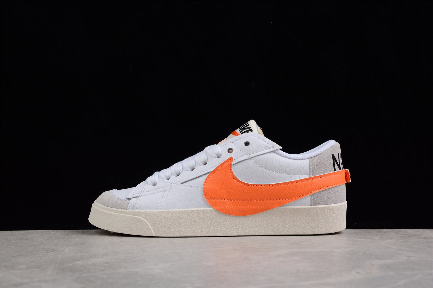 Blazer Low ’77 branco e laranja