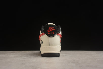 Fabrika Supply Air Force 1 ’07 x Stüssy Light Beige / Crimson Red / Black | zapatillas Fabrika Supply