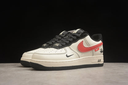 Fabrika Supply Air Force 1 ’07 x Stüssy Light Beige / Crimson Red / Black | zapatillas Fabrika Supply