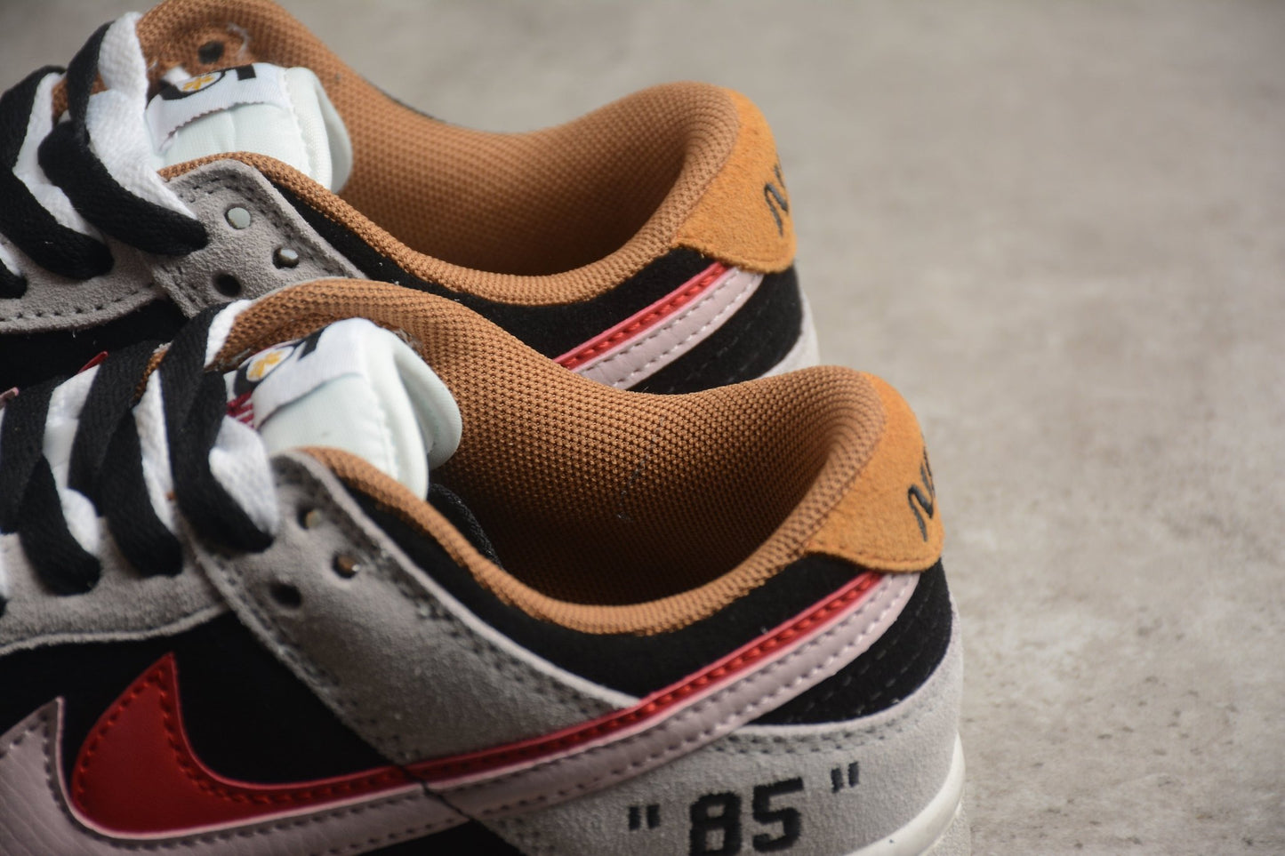 Essenza Rosa Dunk Low “85” Grey / Black / Red | zapatillas Essenza Rosa