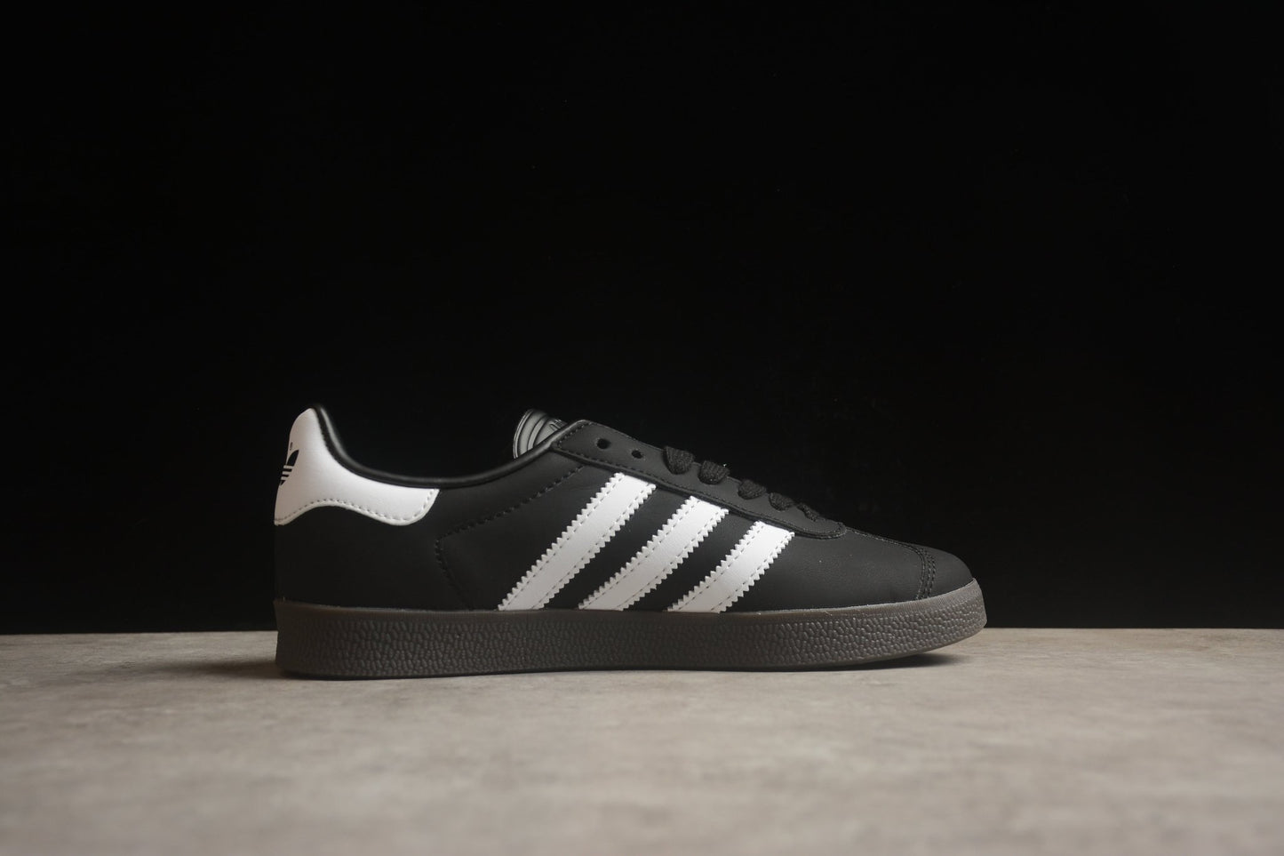 Fabrika Supply Gazelle Black / White | zapatillas Fabrika Supply