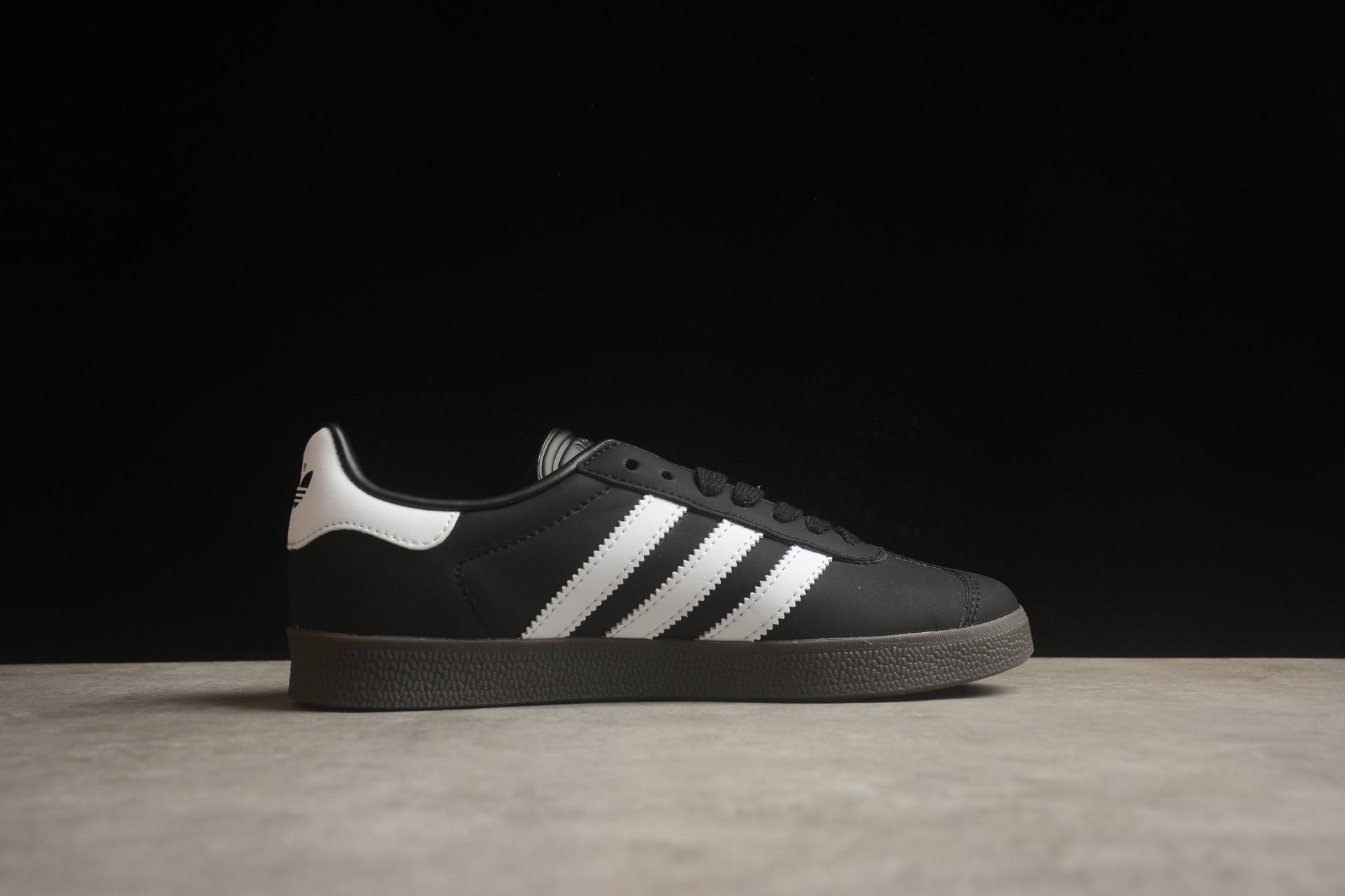 Fabrika Supply Gazelle Black / White | zapatillas Fabrika Supply
