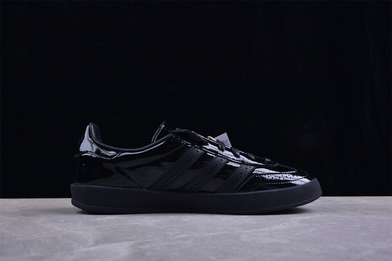 Fabrika Supply Gazelle Glossy Black | zapatillas Fabrika Supply