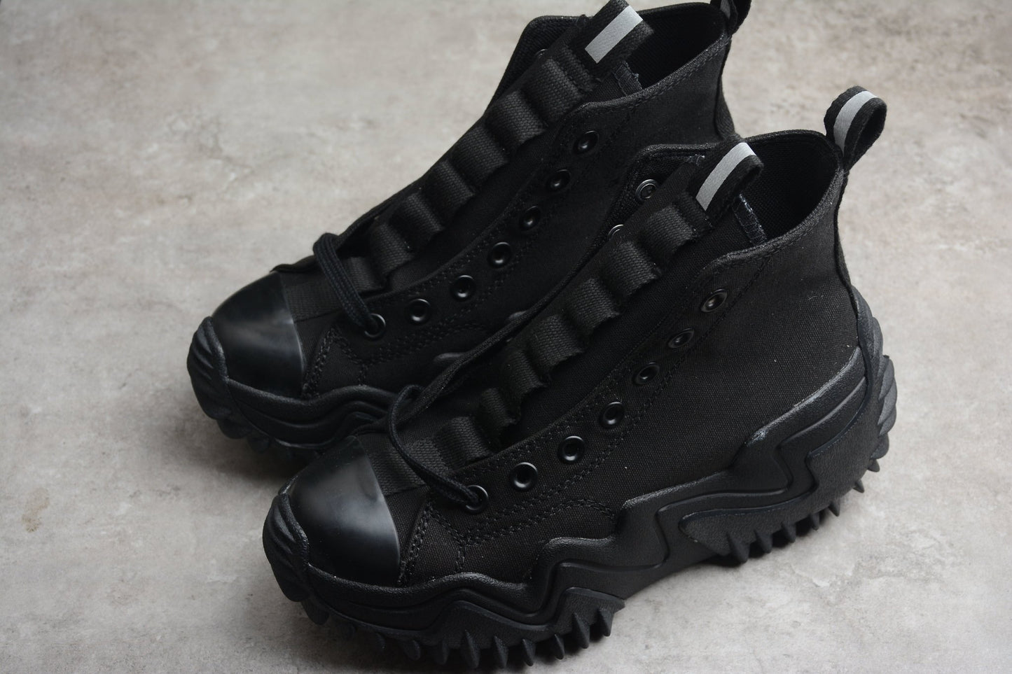 Essenza Rosa Run Star Motion HI Triple Black | zapatillas Essenza Rosa